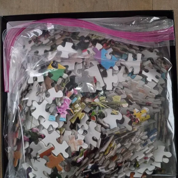 Momo the dog puzzle, like new - Picture 2 of 2